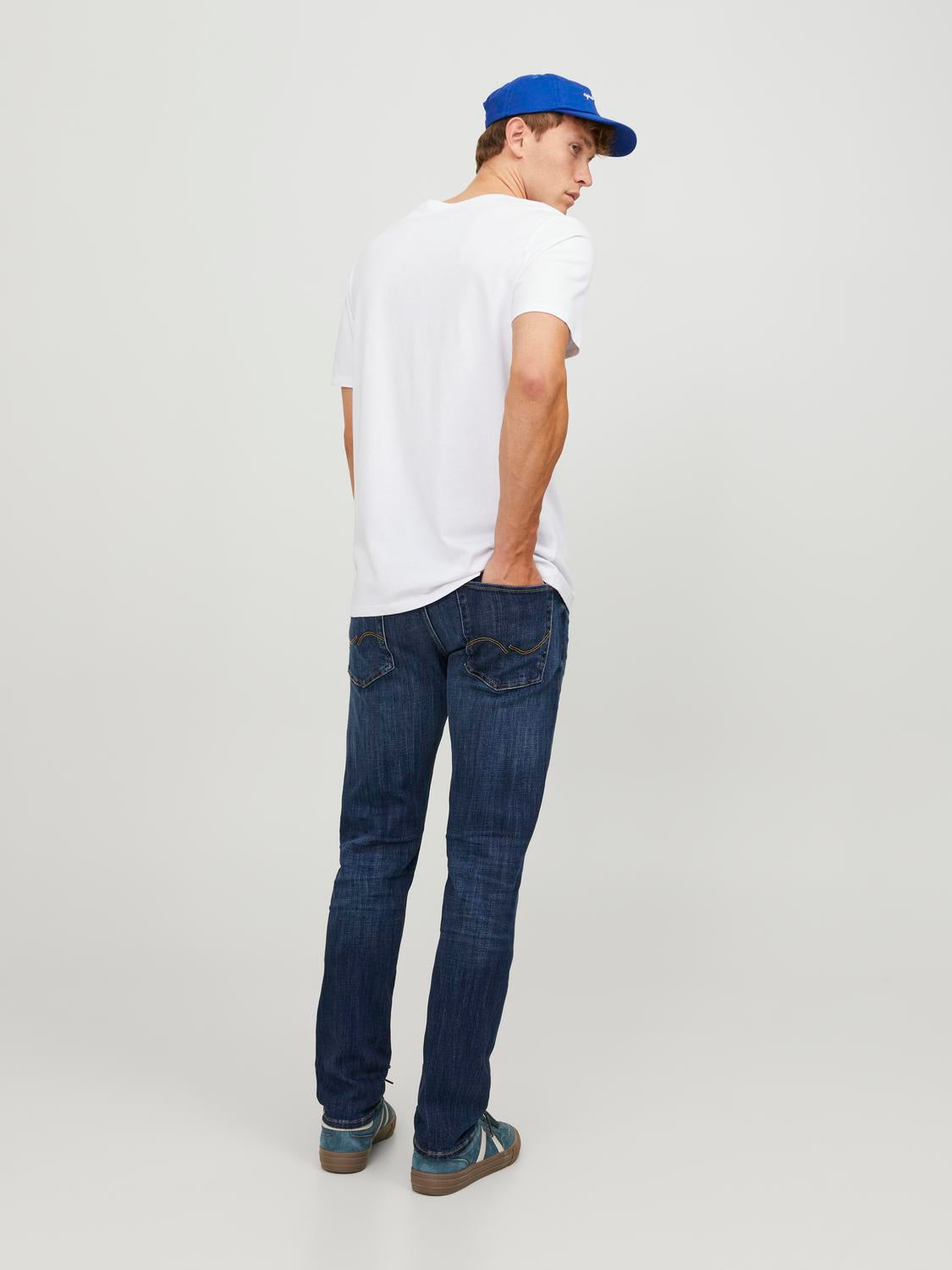 model_shot-back